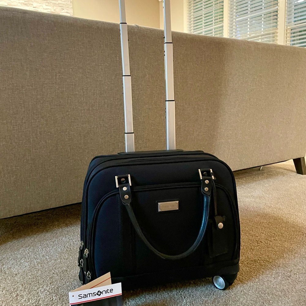 Samsonite Black Spinner Mobile Office - Luggage for Business Travel